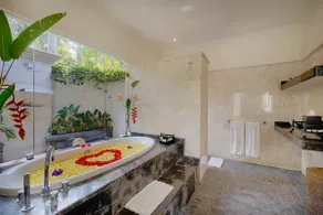 4BR Spacious Suite Private Villa with Garden View - Image 4