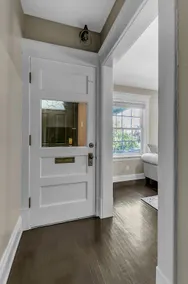 Light-filled Parkside lower unit in Buffalo - Image 4