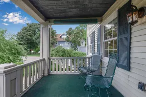 Light-filled Parkside lower unit in Buffalo - Image 3