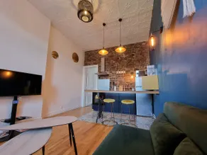 At the small Landrecies family home, cozy apartment - Image 2