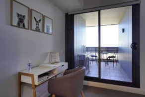 Luxury 1BR CBD Apt with Stunning Views, Pool & Gym - Image 5
