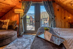 Waters Edge Lakefront Cabin-Lake Nantahala w Dock - Image 5