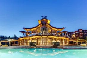 Stunning Lake View Condo - Image 2