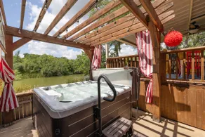 Lone Star Cove Cottage w/hot tub - Image 1