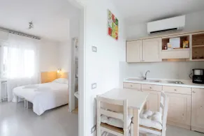 Monte Grappa view apartment facing the landing - Image 2
