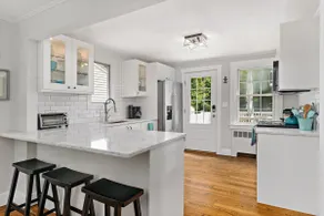 Immaculate, renovated beach cottage - Image 3