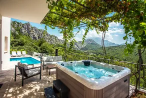 Villa Eagle's Dream with heated pool & jacuzzi - Image 2