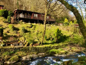 Stunning 3 bedroom lodge overlooking the West Lyn River. - Image 2
