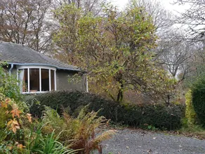 Cottage récemment rénové dans de beaux jardins boisés - Image 5