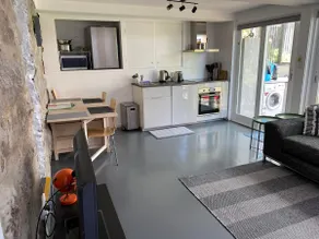 \"The Cave\" West Hobart: eco friendly apartment 🌈 🌱 🏳️‍⚧️ - Image 2