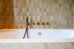 Spacious design house near museum district - Image 3