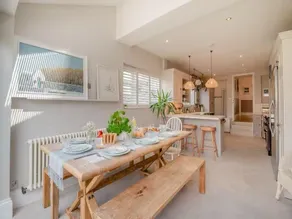 Luxury Coastal Retreat | Steps to Sea | Sleeps 10 | Walk to Pier & Cafes - Image 2