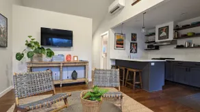 Peaceful, modern &conveniently located guest house - Image 3