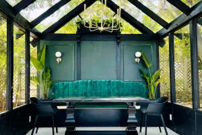 Stylish Victorian with private outdoor yard - Image 3