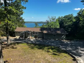 The Lake House Retreat - Image 2