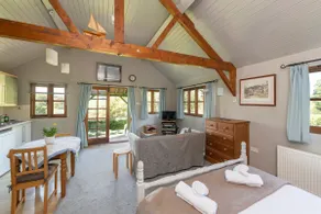 Beautiful Cottage With Stunning Views in Box - Image 2