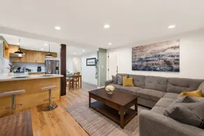 NEW Spacious Apartment Next to Vibrant Green Lake - Image 4