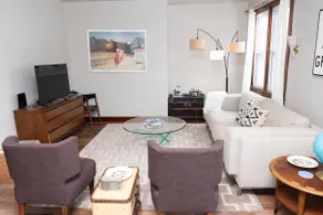 Stylish, Spacious, Bright & Clean *PET FRIENDLY* - Image 4