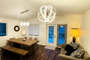 4-Bedroom House,1 block from Lake - Image 3