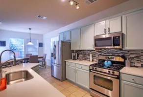 Spacious Family Paradise - 4BR, 3.5BA Sleeps 10! - Image 5