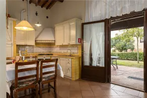 Independent hut with shared swimming pool. - Image 3