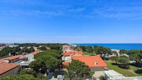 Large 49 m2 air-conditioned studio, sea and mountain view - Image 4