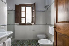 Ground floor apartment with shared pool in the countryside - Image 5