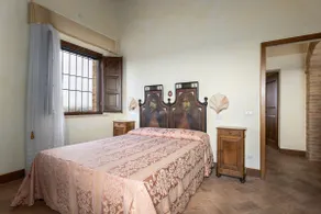 Ground floor apartment with shared pool in the countryside - Image 3