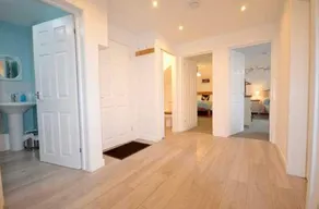 Bay View Apartment - Image 4