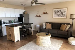 High Fl 1BR Waikiki Banyan includes Parking + WiFi - Image 2