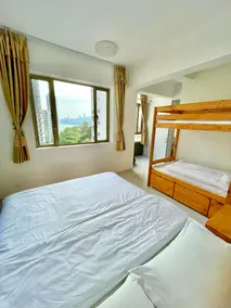 Spacious sea view house, 3 rooms, 2 bathrooms, 6 beds, 10 people, next to Tsim Sha Tsui subway station - Image 3