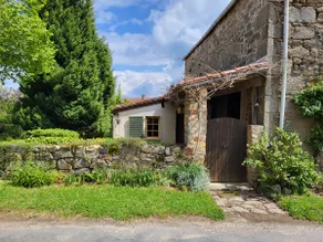Stone house in Auvergne in the Puy de Dôme - Image 2