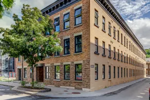 C05 – Downtown Quebec City, spacious and bright - Image 2