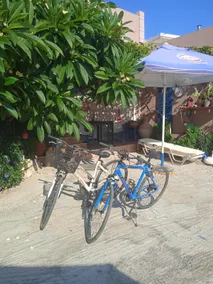 1-bedroom Holiday Apartment with BBQ and Garden - Image 5