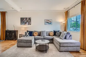 Mod Downtown Perfection | 3BD w/ Patio | Fast WIFI - Image 2