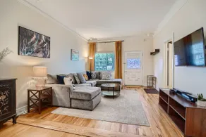 Mod Downtown Perfection | 3BD w/ Patio | Fast WIFI - Image 3