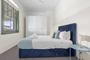 3BR townhouse minutes away from Sydney Harbour - Image 4