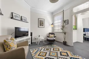 3BR townhouse minutes away from Sydney Harbour - Image 2