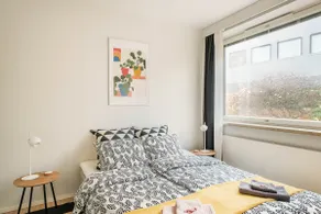 Island Retreat | 2BR, Seaside Walks & Free Parking - Image 2
