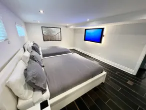 Luxury in the City – Stylish, Smart & Serene - Image 3