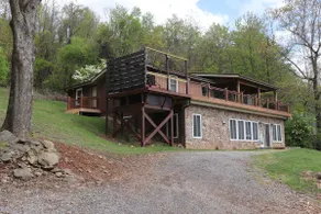 Mountain Retreat w/ Great Views, LARGE HOT TUB, Great WIFI, Near Luray Caverns - Image 2
