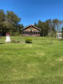 2 bedroom cottage. 1 minute to beach. Very private - Image 5