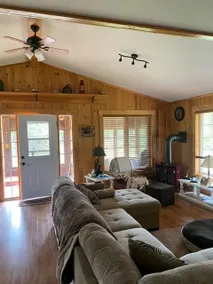 2 bedroom cottage. 1 minute to beach. Very private - Image 2