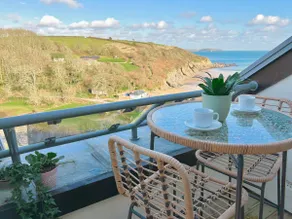 Stunning Seaview Apartment, Heated Pool and Tennis - Image 3