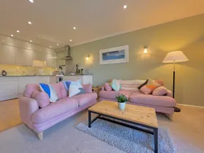 Stunning Seaview Apartment, Heated Pool and Tennis - Image 2