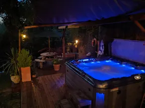 Riverside Log Cabin+Luxury Hot Tub Spa+Copper bath - Image 4