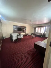Cozy 4-bedroom rental apartment with free parking - Image 4
