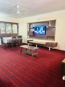 Cozy 4-bedroom rental apartment with free parking - Image 3