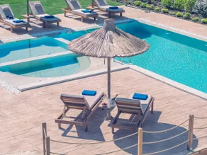 Ivoni Villa, Spacious Family Retreat, Pool & Play - Image 3