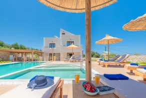 Ivoni Villa, Spacious Family Retreat, Pool & Play - Image 2